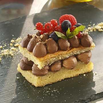 Chocolate mousse with crumbled butter biscuit